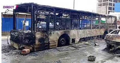 Des bus Dakar Dem Dikk caillassés et brûlés, le trafic suspendu