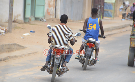 Le gouverneur de Dakar interdit la circulation des motocyclettes et cyclomoteurs