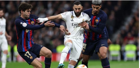 Espagne/Coupe du Roi: Porté par Benzema, le Real corrige le Barça et file en finale