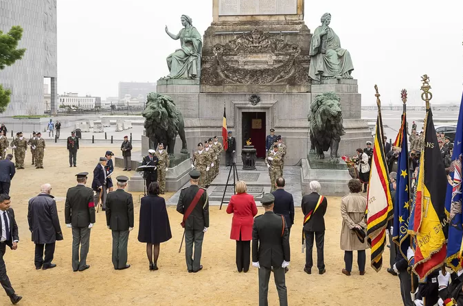 La fin de la Seconde Guerre mondiale commémorée devant la tombe du Soldat inconnu à Bruxelles