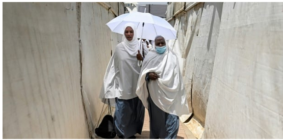 Les pèlerins musulmans convergent vers Mina, étape majeure du hajj à La Mecque