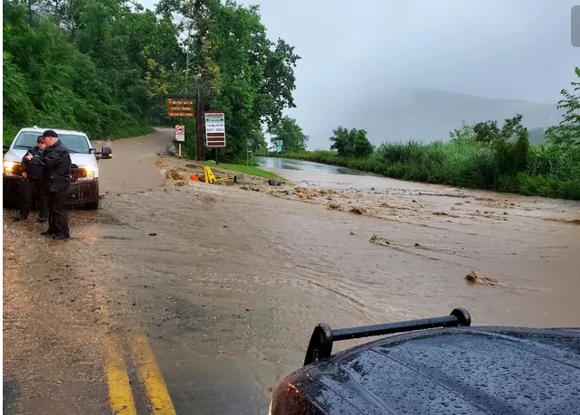 Fortes pluies et inondations dans l’État de New York, l’état d’urgence décrété: “Nous approchons d’un point critique”