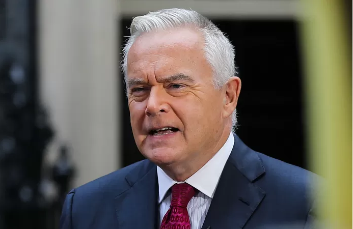 La BBC reprend son enquête contre son présentateur vedette Huw Edwards