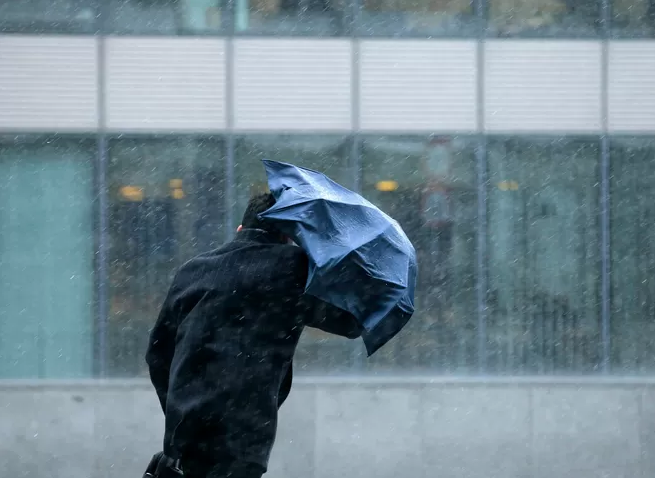 Risque de tempête avec des rafales jusqu’à 80 km/h: le numéro 1722 activé