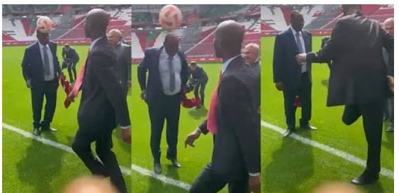 Insolite : Au stade de Kazan, Macky Sall fait admirer ses talents de jongleur