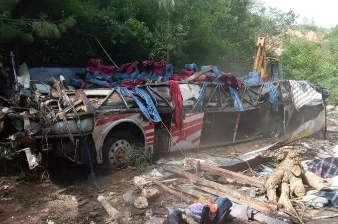 Tragique accident au Mexique: un car plonge dans un ravin, au moins 25 morts