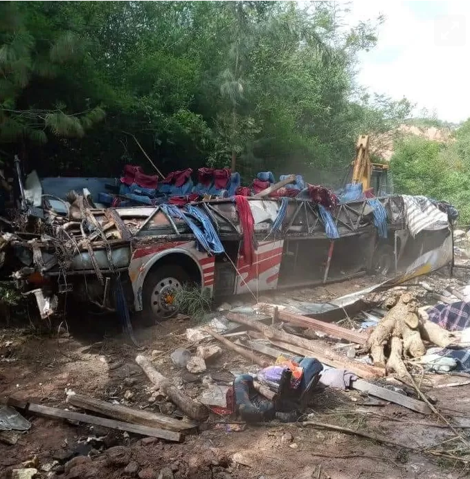 Tragique accident au Mexique: un car plonge dans un ravin, au moins 25 morts