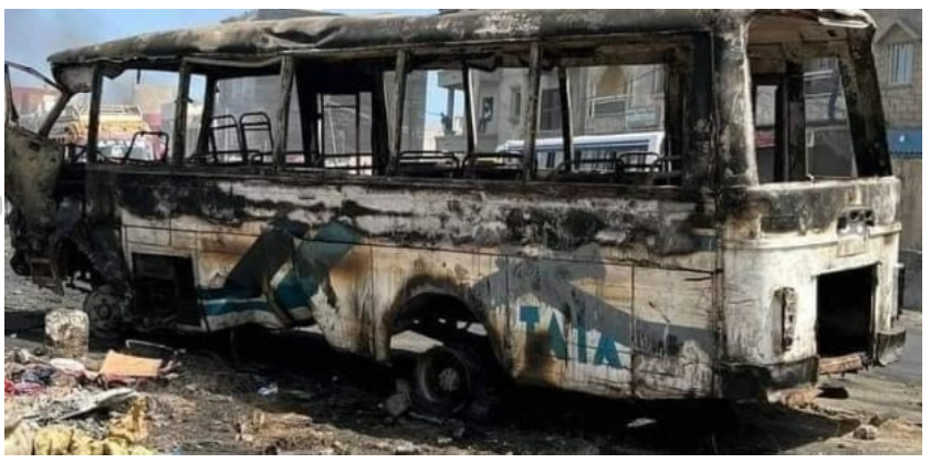 Yarakh: Un bus Tata attaqué au cocktail Molotov, deux morts