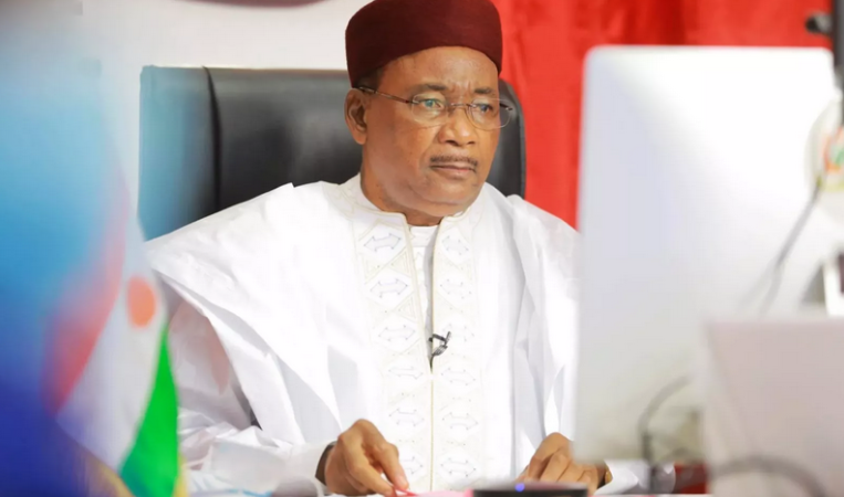 Niger: l’ex-président, Mahamadou Issoufou, sort de son silence