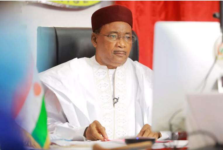 Niger: l’ex-président, Mahamadou Issoufou, sort de son silence