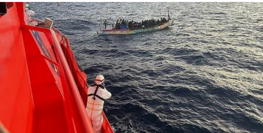 Une pirogue qui a quitté le Sénégal avec 105 personnes, dont deux mineurs, secourue au large des îles Canaries