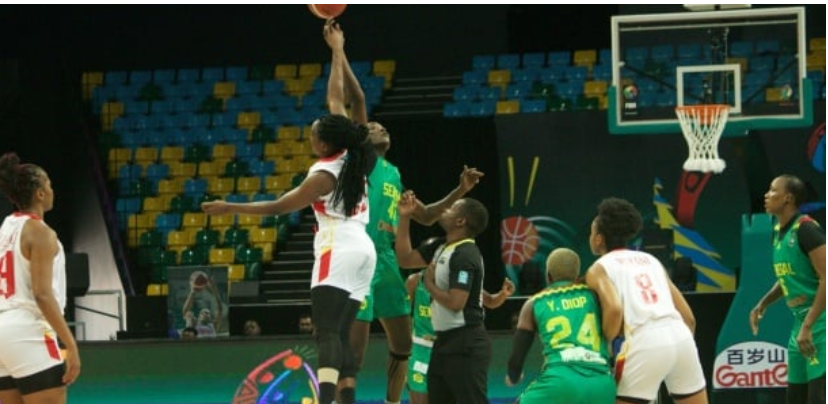 1/4 afrobasket 2023: Les Lionnes menées à la pause par le Cameroun