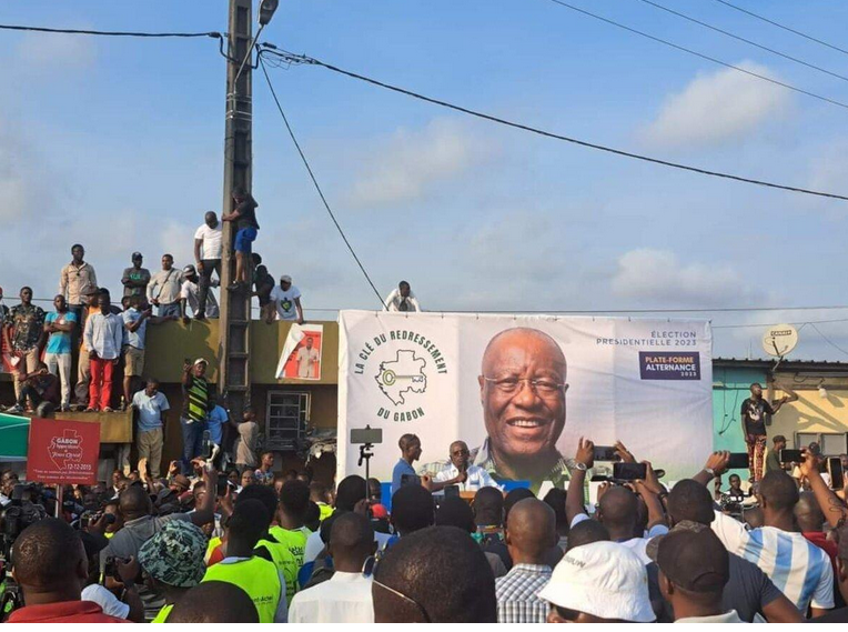 Le Gabon toujours dans l’attente des résultats des élections, un membre de l’opposition arrêté