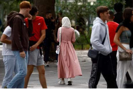 Les élèves français portant l’abaya et le qamis ne seront plus acceptés en classe dès lundi