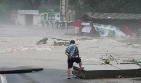 Des pluies torrentielles s’abattent sur Pékin: au moins 11 morts et 27 disparus