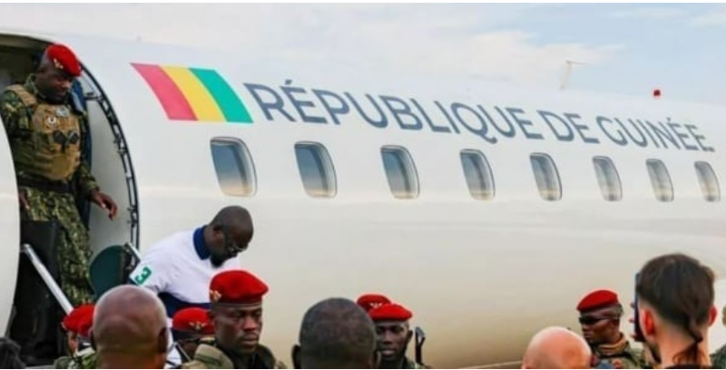 Guinée : L’avion présidentiel de retour à Conakry alors que Doumbouya projette un voyage aux USA