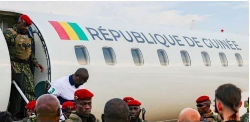 Guinée : L’avion présidentiel de retour à Conakry alors que Doumbouya projette un voyage aux USA