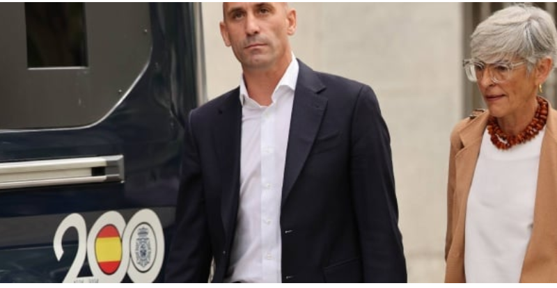 Rubiales interdit de s’approcher de Jenni Hermoso, la crise du foot espagnol s’envenime