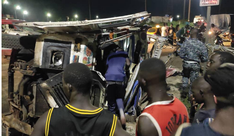 Un car « Ndiaye Ndiaye » se renverse et fait plusieurs blessés à l’entrée de Keur Massar