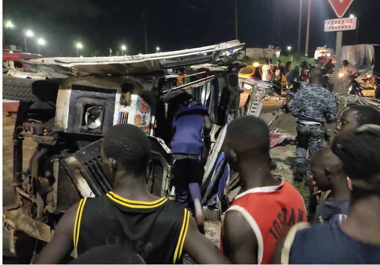 Un car « Ndiaye Ndiaye » se renverse et fait plusieurs blessés à l’entrée de Keur Massar