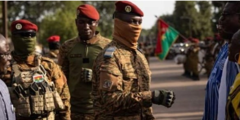 Jeune Afrique « proteste » contre sa suspension au Burkina Faso