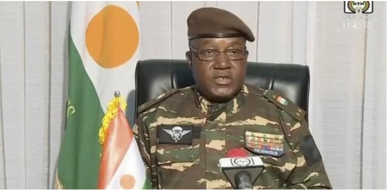 Washington qualifie la prise de pouvoir des militaires au Niger de coup d’Etat et coupe son aide