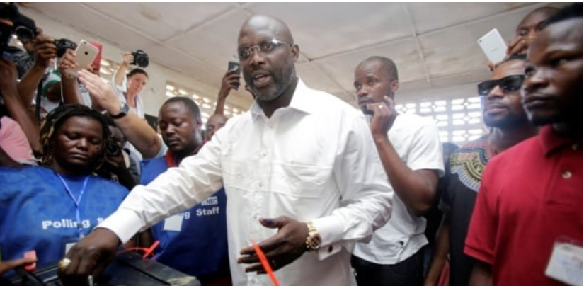 Présidentielle au Liberia: Weah poussé au second tour par son challenger Boakai