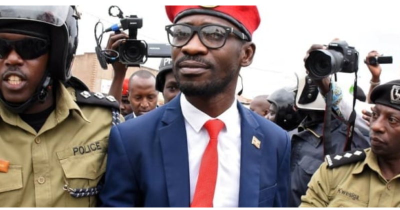 Bobi Wine arrêté à son retour en Ouganda