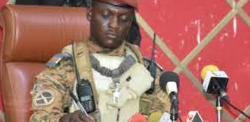 Burkina : le capitaine Traoré se méfie des « colis » diplomatiques, il prend une importante décision