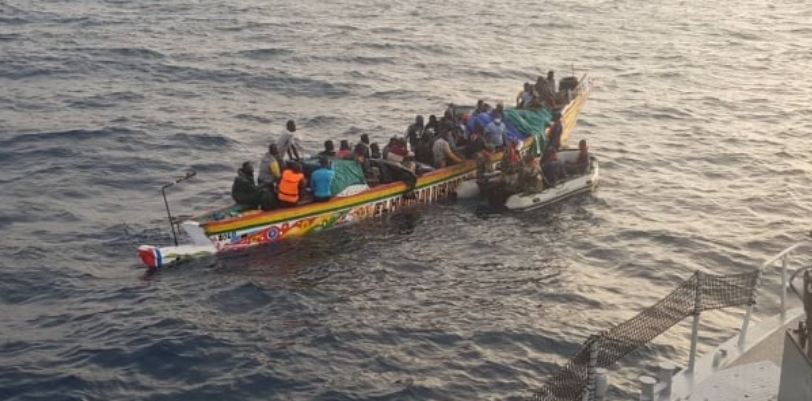 Une pirogue gambienne secourue à Cayar avec 120 passagers à bord