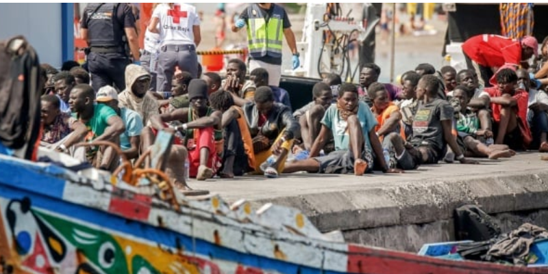 À bord d’une pirogue de migrants : l’étrange histoire de l’homme qui parlait plusieurs langues et menaçait de tuer 300 personnes