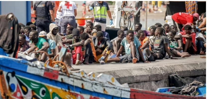 À bord d’une pirogue de migrants : l’étrange histoire de l’homme qui parlait plusieurs langues et menaçait de tuer 300 personnes