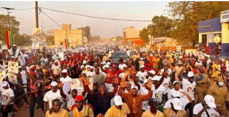 Tournée économique : Macky Sall accueilli dans une liesse populaire à Kédougou