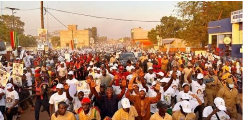 Tournée économique : Macky Sall accueilli dans une liesse populaire à Kédougou