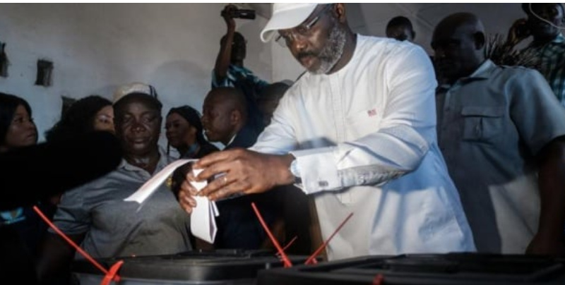 Reconduire ou mettre sur la touche l’ex-star du foot Weah: le Liberia vote