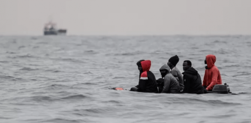 Insolites de migrants (1/2) : le chauffeur vend le camion de son patron et prend une pirogue pour l’Espagne