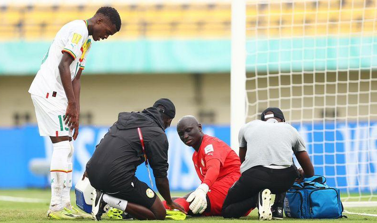 Mondial U17 : deux joueurs clés du Sénégal sortent sur blessure face au Japon