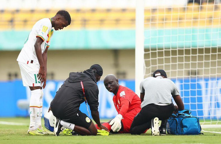 Mondial U17 : deux joueurs clés du Sénégal sortent sur blessure face au Japon