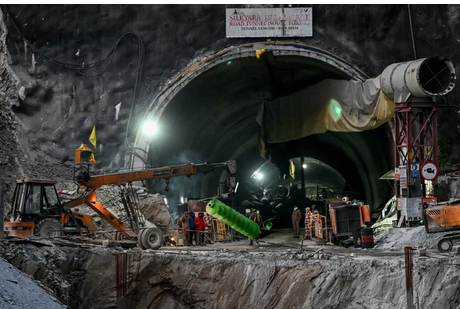 À 14 mètres de la liberté: sauvetage imminent pour les 41 ouvriers bloqués dans un tunnel en Inde