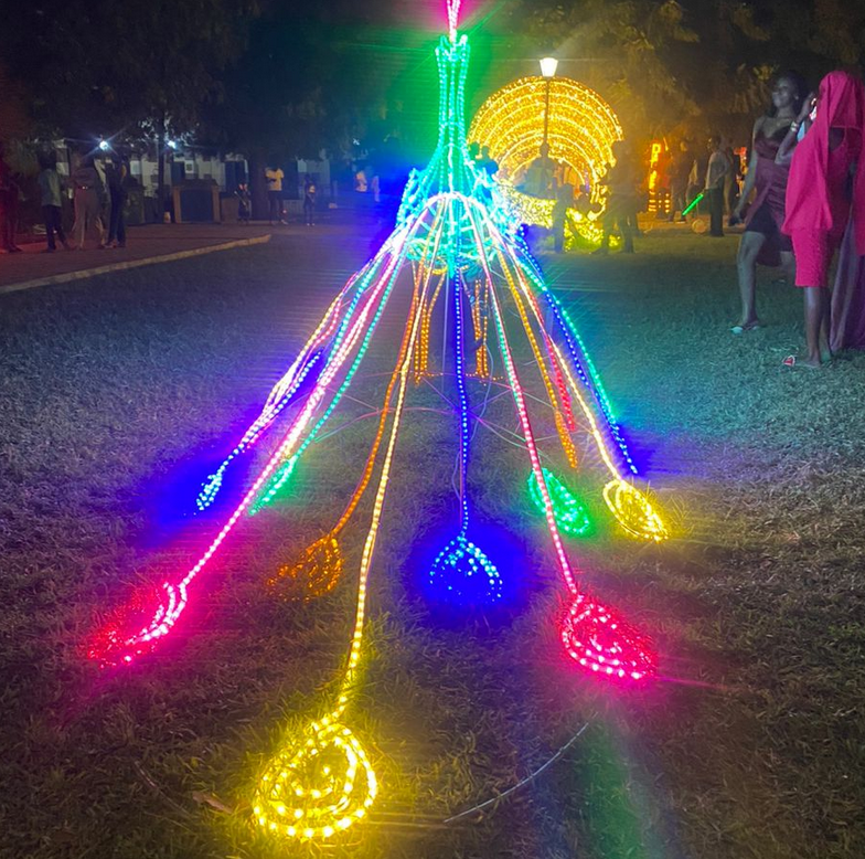 Jeux de lumières, guirlandes, décoration : Les Places et artères emblématiques de Dakar brillent