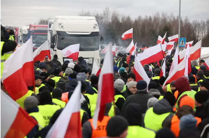 Le blocage des agriculteurs polonais à la frontière “constitue une menace directe” pour l’Ukraine