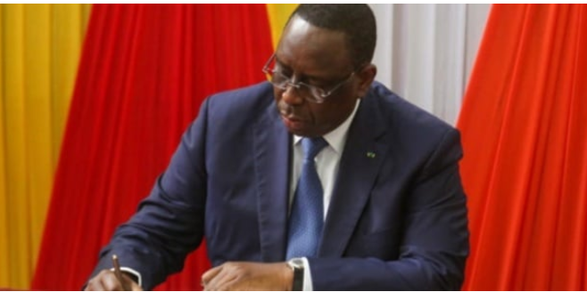 Le Président, Macky Sall, reporte l’élection présidentielle et annonce un dialogue national