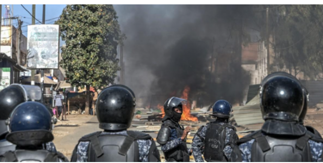 Crise électorale : Dakar renoue avec les scènes de violences, des opposants interpellés