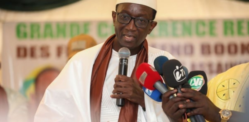 Avant de reprendre sa campagne : Amadou Bâ s’est longuement recueilli sur la tombe de…