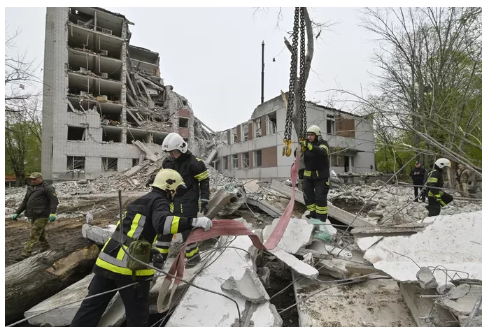 Une triple frappe russe fait 17 morts et 60 blessés sur une grande ville du nord de l’Ukraine