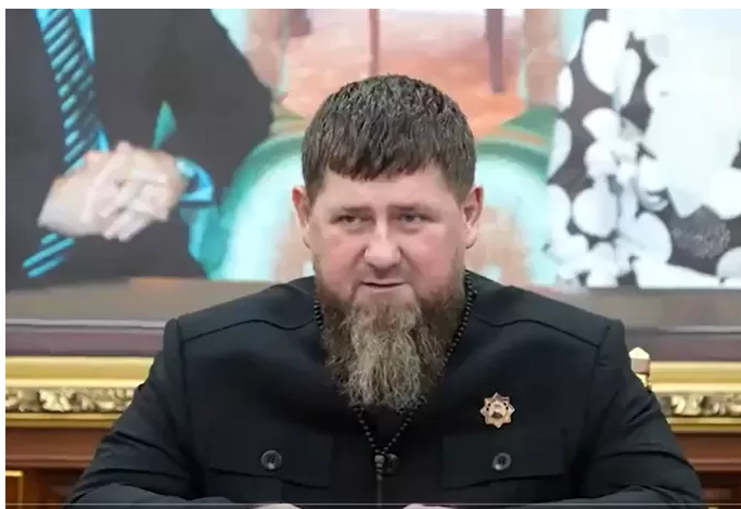 Le dirigeant tchétchène Kadyrov serait en phase terminale: des images le montrent immobile en pleine réunion