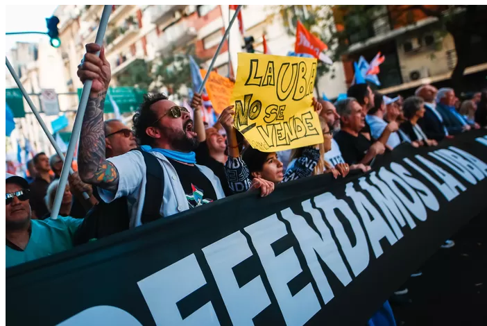 Des centaines de milliers d’Argentins manifestent contre la politique d’austérité du président Milei