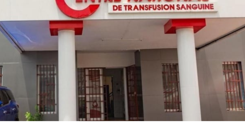 4 mois sans salaire : Le collectif des prestataires de service du Centre national de transfusion sanguine décrète une grève illimitée