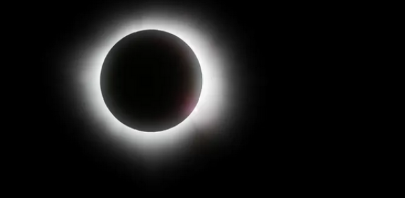 Une rare éclipse totale plonge l’Amérique dans le noir