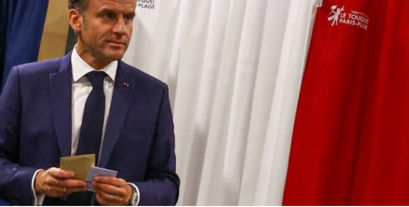 Macron pour l’interdiction du téléphone « avant 11 ans » et des réseaux « avant 15 ans »